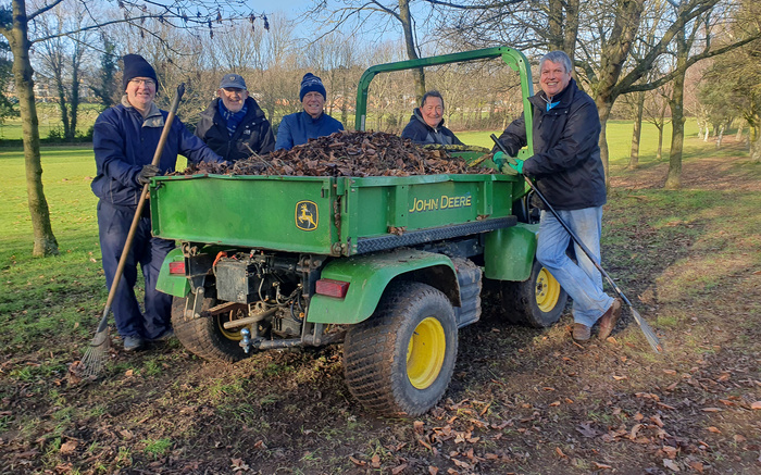 Leaf collection Volunteers